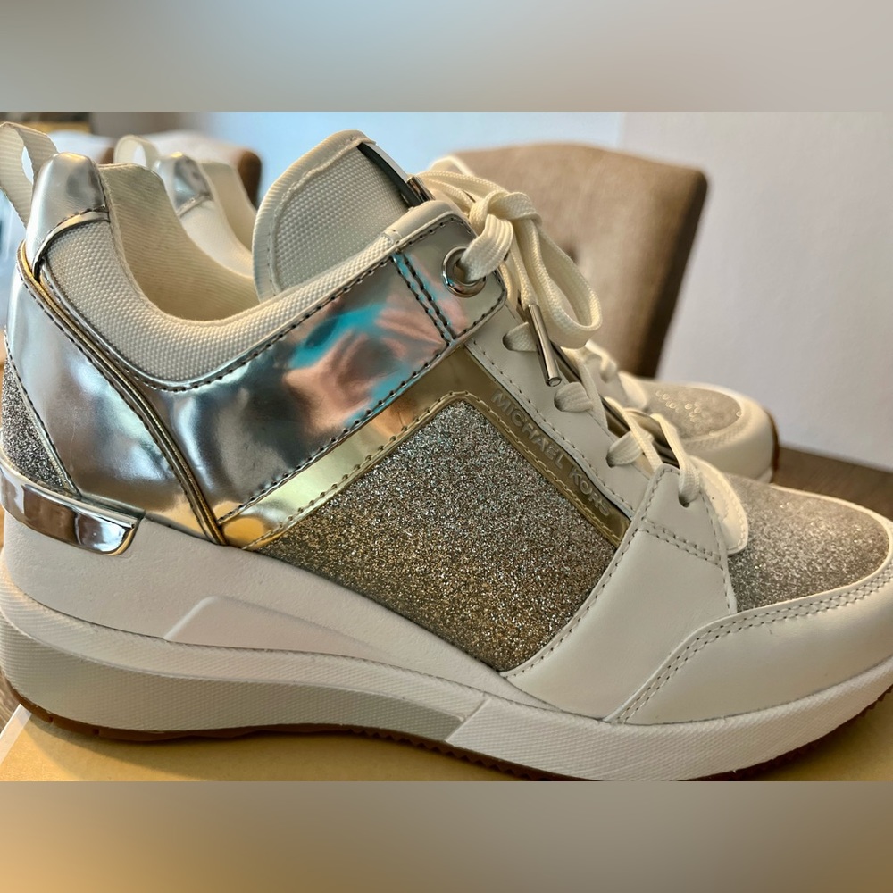 NWT 🩶💛MICHAEL KORS💛🩶Glitter Silver/Gold Sneakers